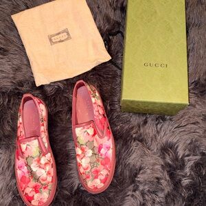 Gucci Blooms Supreme canvas slip-ons